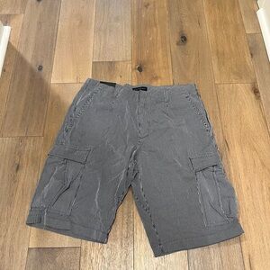 NWT Banana Republic Men’s Navy Blue/White Striped Cargo Shorts Size 34